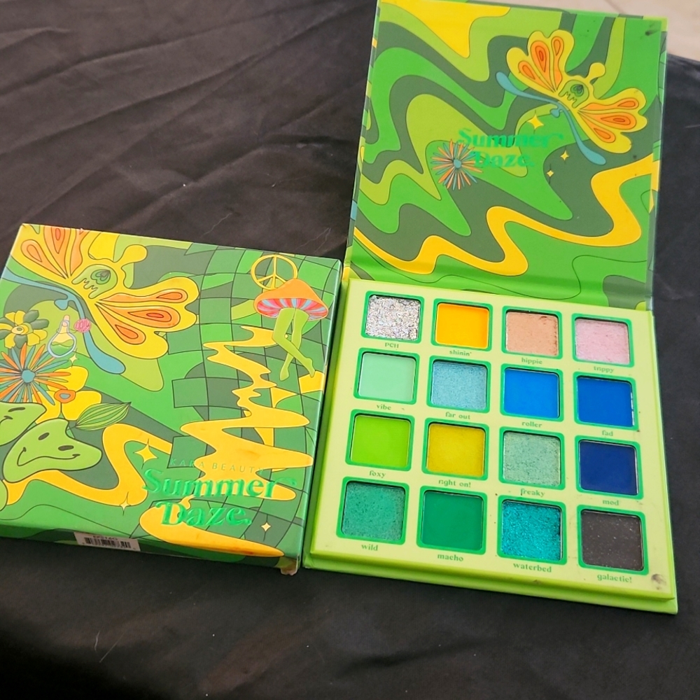 NWT Kara Beauty Summer Daze Pallet